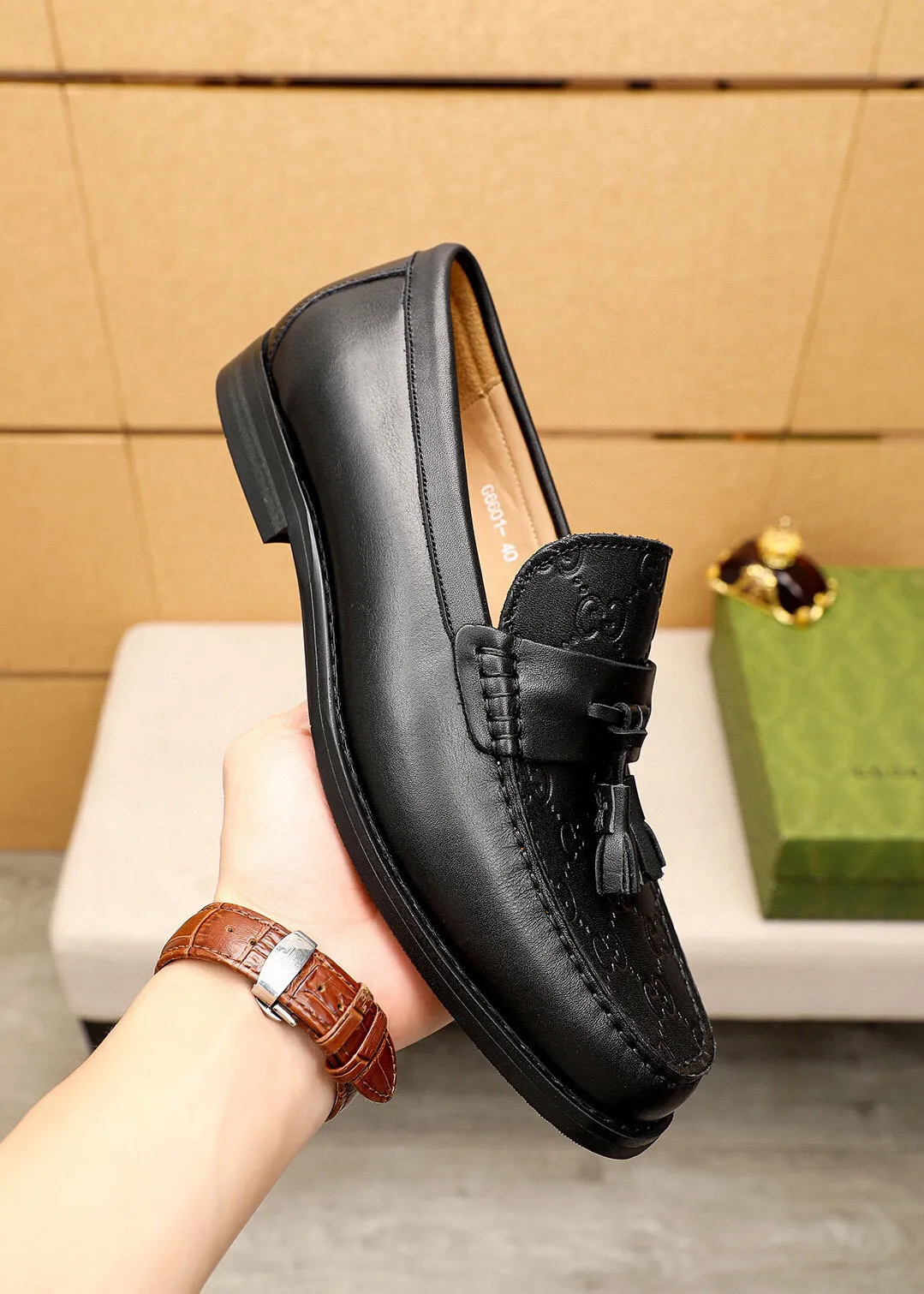 Men's shoes 💰480 💐 Product trademark: GUCCI "Gucci" casual leather shoes Regular size: 38-44 (45🉑️customized) Product materials: Selected imported first-layer calfskin embossed upper + luxury hardware buckle, imported water-dyed cow leather lining. Strong three-dimensional visual effect, combined outsole Color: 1⃣️color optional